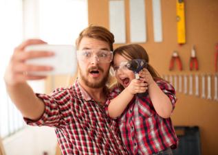 عندما يصبح «التصوير السيلفي» هوساً؟!